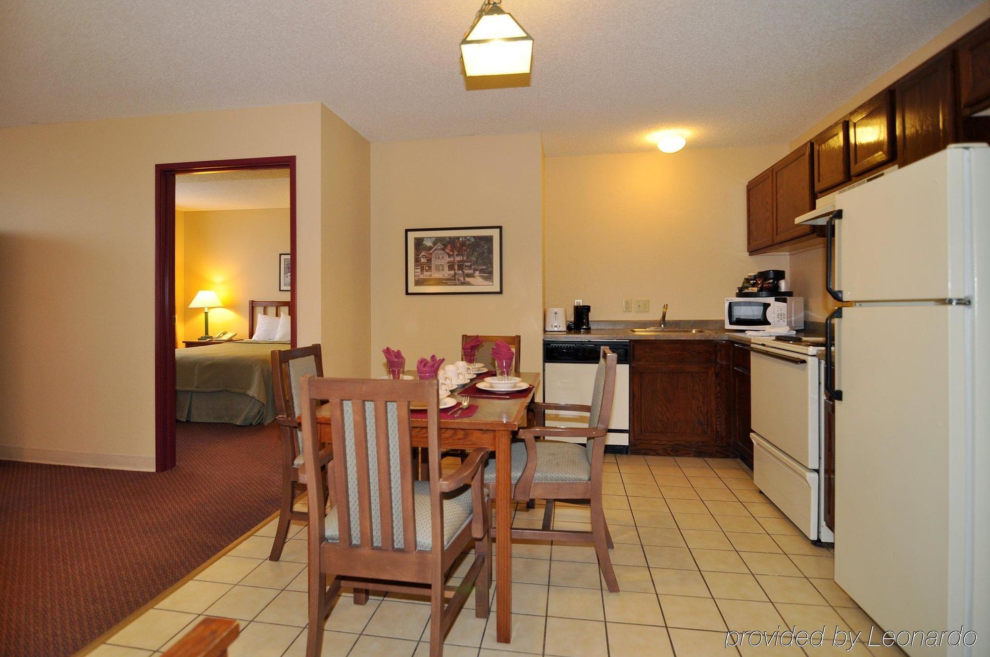 Norwood Inn And Suites Chaska Rom bilde