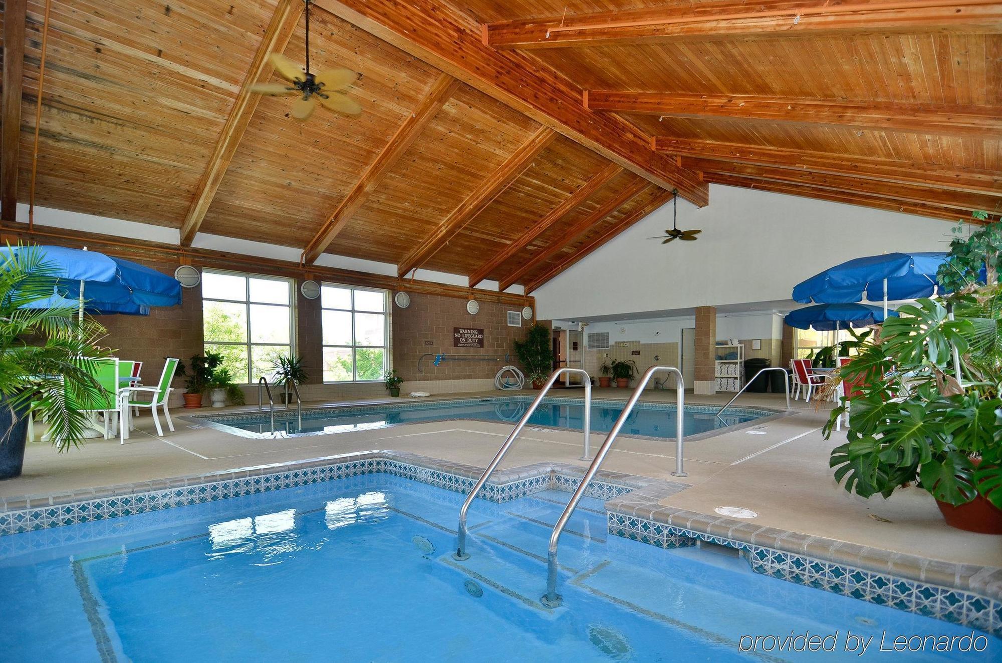 Norwood Inn And Suites Chaska Eksteriør bilde