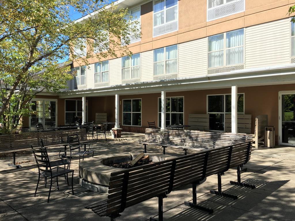 Norwood Inn And Suites Chaska Eksteriør bilde