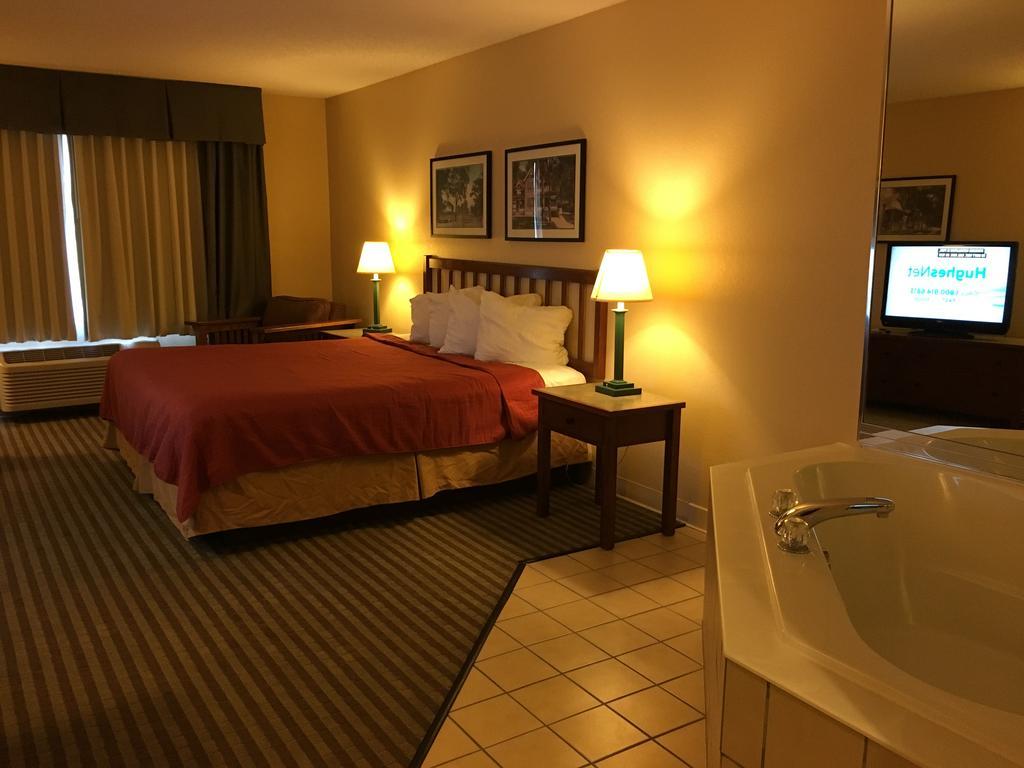 Norwood Inn And Suites Chaska Eksteriør bilde