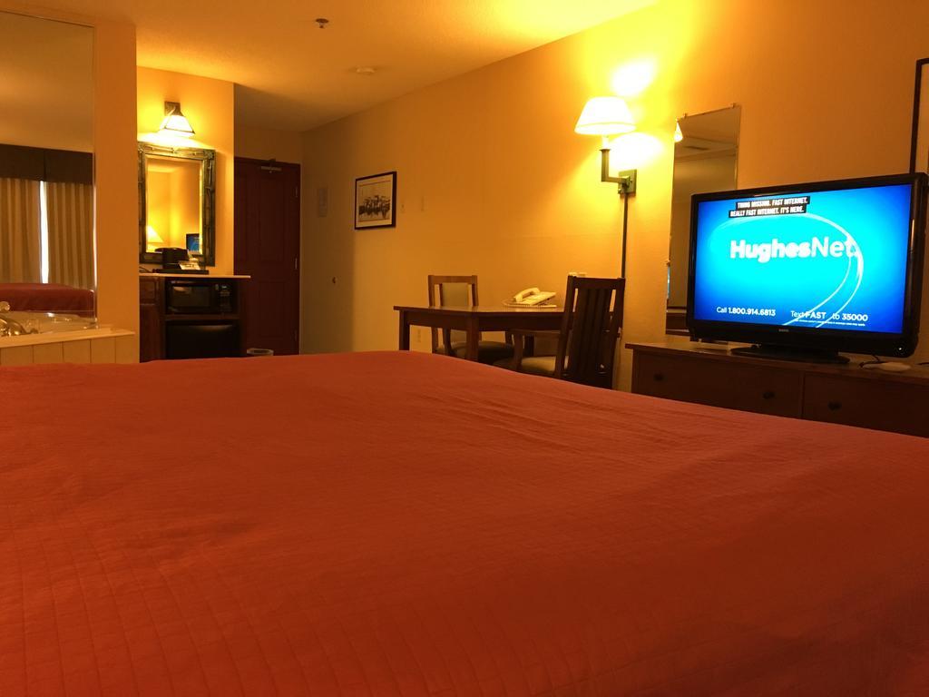 Norwood Inn And Suites Chaska Eksteriør bilde