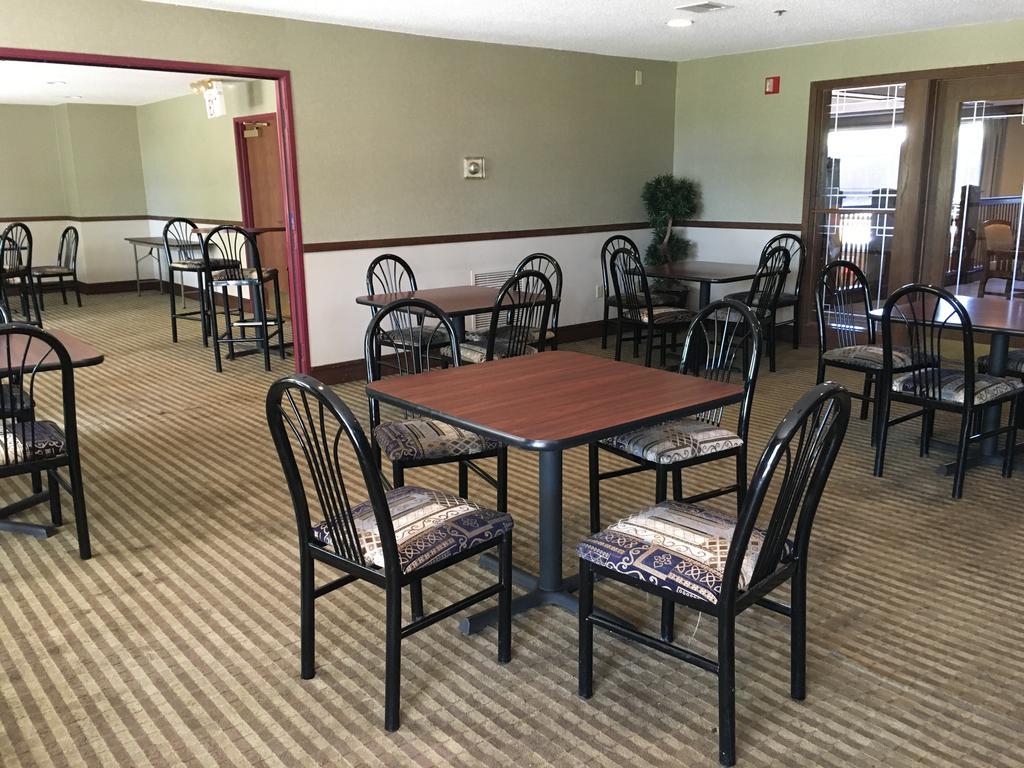Norwood Inn And Suites Chaska Eksteriør bilde