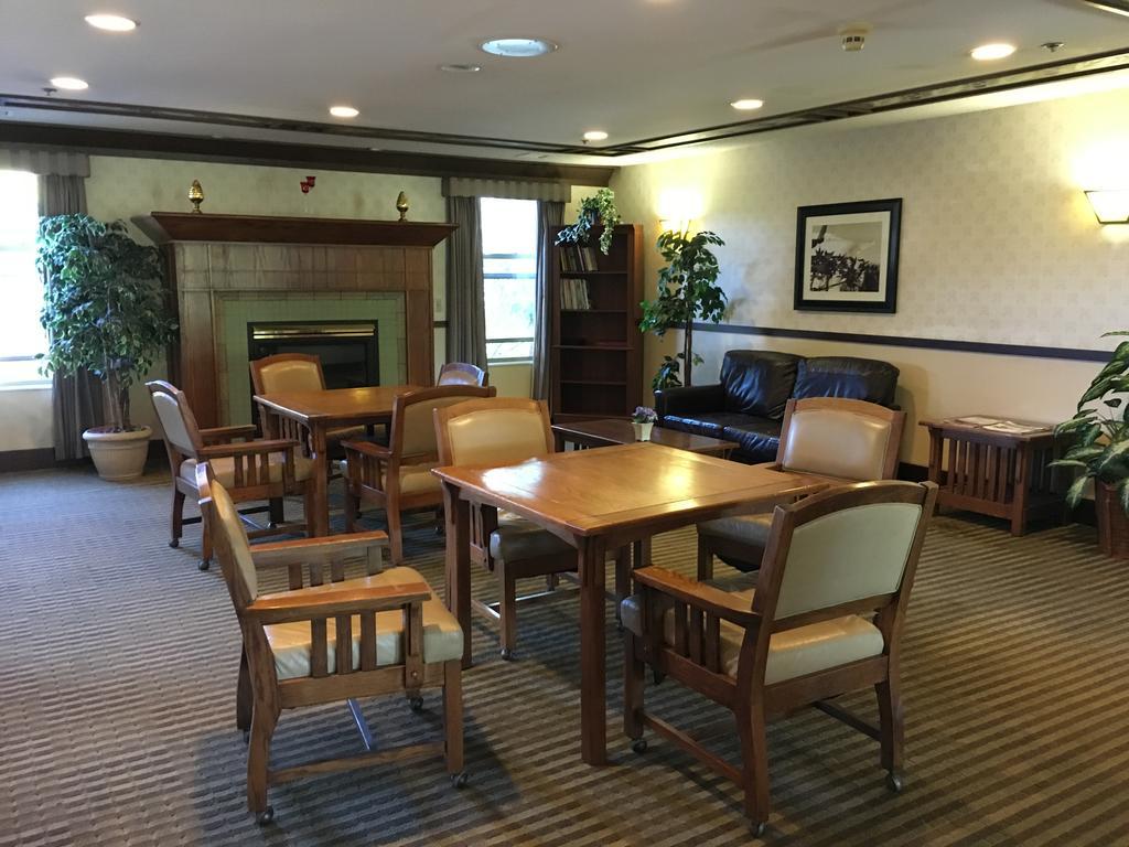 Norwood Inn And Suites Chaska Eksteriør bilde