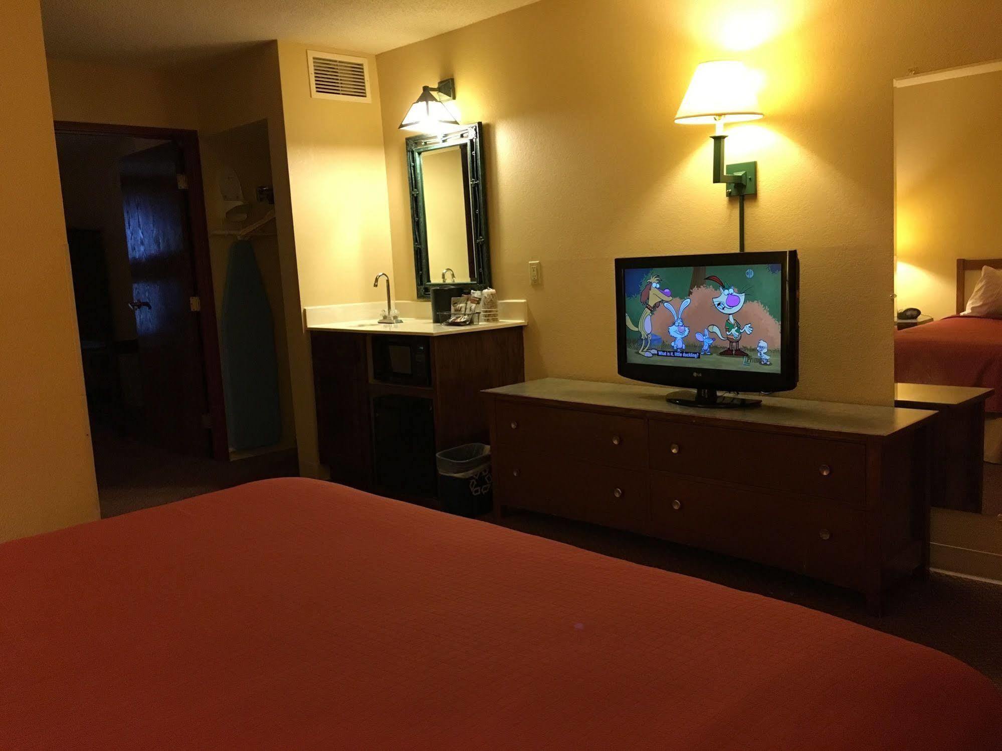 Norwood Inn And Suites Chaska Eksteriør bilde