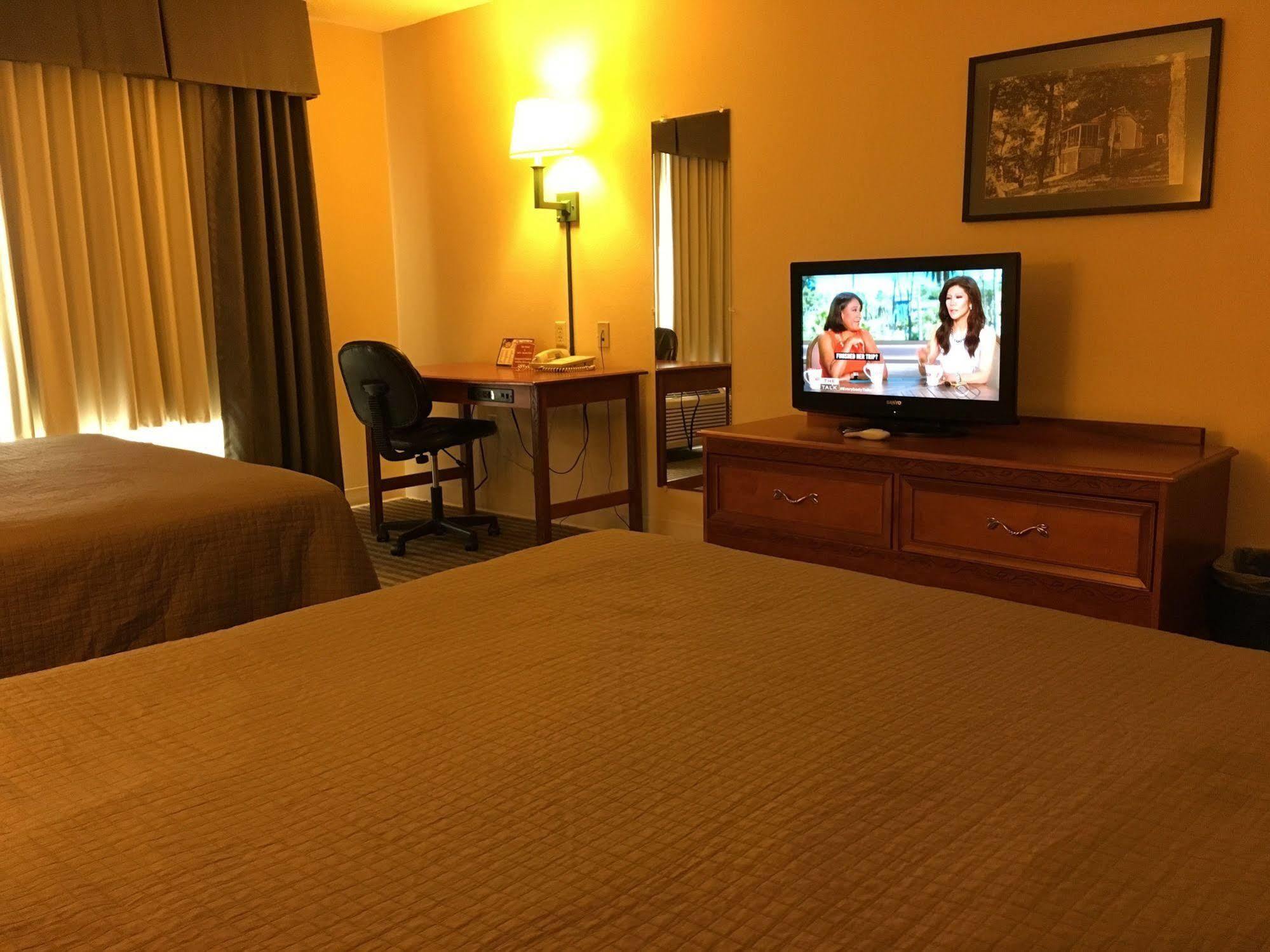Norwood Inn And Suites Chaska Eksteriør bilde