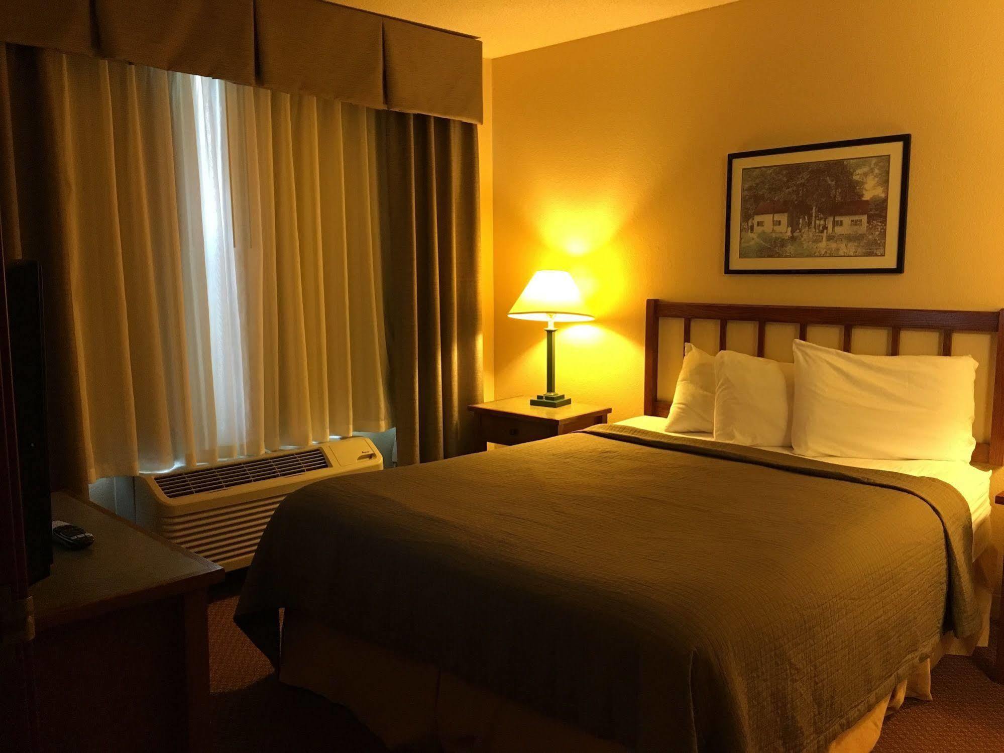 Norwood Inn And Suites Chaska Eksteriør bilde