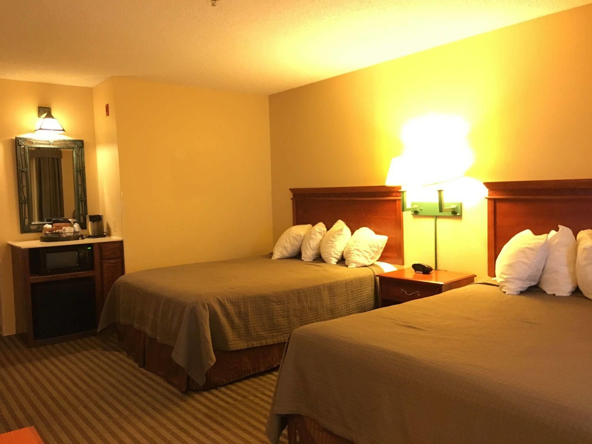 Norwood Inn And Suites Chaska Eksteriør bilde